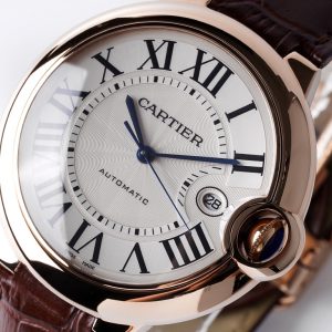 Alternative view of Cartier 42mm Ballon Bleu WSBB0004 Men's Watch Collection! The upgraded 2824 movement series is here! Exceptional value for money, the best version available! AF fully upgraded! Striving for perfection in every detail: 1. Case: Swiss-grade precision polishing! Genuine blue spinel crown! Unmatched curvature and crescent-shaped texture! Flawless sapphire crystal with fish-eye bubble effect and crescent moon 🌙 aperture! Multiple case combinations meticulously crafted with precision! 3-atmosphere water resistance! Premium bracelet with brushed finish delivering exceptional tactile feel! Exquisitely engraved case back logo for identical twin effect! 8 authentic-grade screws! All components interchangeable with genuine watches! No discernible difference!2. Dial Interior: Genuine OEM-grade dial! The most challenging and ultimate replica! Top-tier white gold sword-shaped hands! Calendar strip features consistent color, font, and thickness! Outperforms all market versions! 3. Movement: Top-tier Seiko 2824 movement! Meticulously assembled by master watchmakers, ensuring exceptional stability, precise timekeeping, and minimal returns! Truly worth owning!4. One watch, one serial number, one tag—all three codes match! Scanned data perfectly aligns with the genuine article! No longer using red warranty cards like boutique stores! Instead, we provide large-format invoices! We do not duplicate invoices! Nor do we use obviously fake packaging like others in the market! This AF watch packaging matches the genuine article! Superb anti-counterfeiting! Welcome to appreciate! 5. Strongest and best value for money! Three versions! Steel bracelet! Alligator leather! Italian calfskin! Exceptional value! Buying this is a sure win!